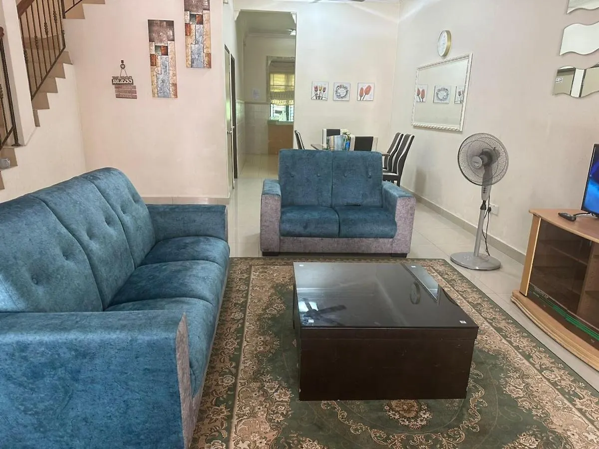 Klia Redza Homestay Warisan Indah location